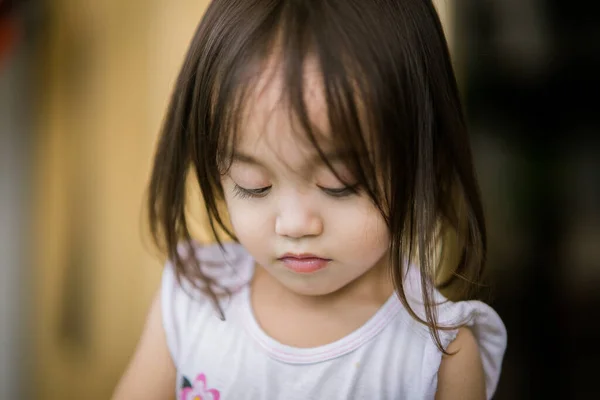 アジアの幼児遊びに家 — ストック写真