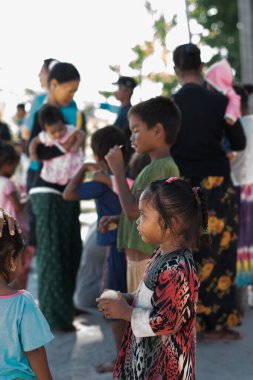 Sibuan, Malezya - 26 Kasım 2019: Bajau Laut halkı Sibuan adasındaki köylerinde, ASemporna. Adadaki köylerde yaşıyorlar..