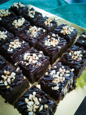 Çikolatalı Kek Brownie Squares 'in yakın görüntüsü Çikolatalı Nutella ve Cevizli