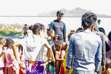 Sibuan, Malezya - 26 Kasım 2019: Bajau Laut halkı Sibuan adasındaki köylerinde, ASemporna. Adadaki köylerde yaşıyorlar..