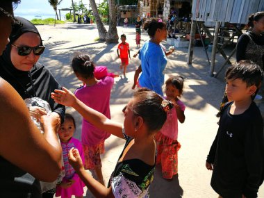 Sibuan, Malezya - 26 Kasım 2019: Bajau Laut halkı Sibuan adasındaki köylerinde, ASemporna. Adadaki köylerde yaşıyorlar..