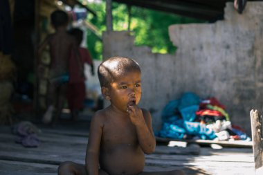 Sibuan, Malezya - 26 Kasım 2019: Bajau Laut halkı Sibuan adasındaki köylerinde, ASemporna. Adadaki köylerde yaşıyorlar..