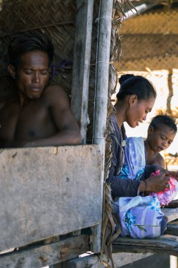 Sibuan, Malezya - 26 Kasım 2019: Bajau Laut halkı Sibuan adasındaki köylerinde, ASemporna. Adadaki köylerde yaşıyorlar..