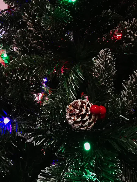 Gros Plan Arbre Noël Décoré Avec Des Lumières Led — Photo