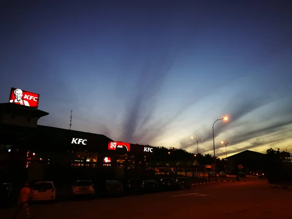 Éjszakai Kilátás Városra Kfc — Stock Fotó