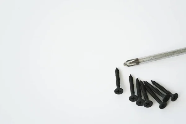 Schwarze Schrauben Selbstschneidender Schrauben Gleicher Größe Isoliert Auf Weißem Hintergrund — Stockfoto