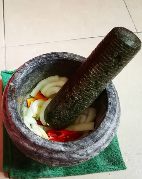 Sambal Belacan Traditionally Make Using Pestle Mortar — Stock Photo, Image