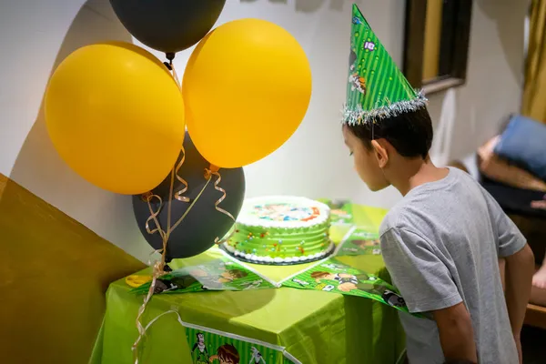 マレーシアのセランゴール州 2019年8月8日 パーティーで誕生日を祝うかわいいアジアの男の子 — ストック写真
