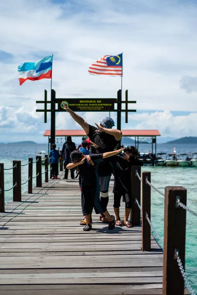 Semporna Maleisië November 2019 Familie Dabbing Tijdens Het Maken Van — Stockfoto
