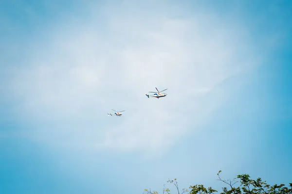 马来西亚普特拉贾亚 2019年8月31日 游行飞机在空中飞行的低角度视图 — 图库照片