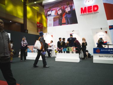 Serdang, Malezya - 30 Ağustos 2019: Maeps 'te Minggu Usahawan Nasional 2019' a katılan insanlar Bu karnaval Malezya yerlilerinin ürünlerini sergilemek ve pazarlamak için.