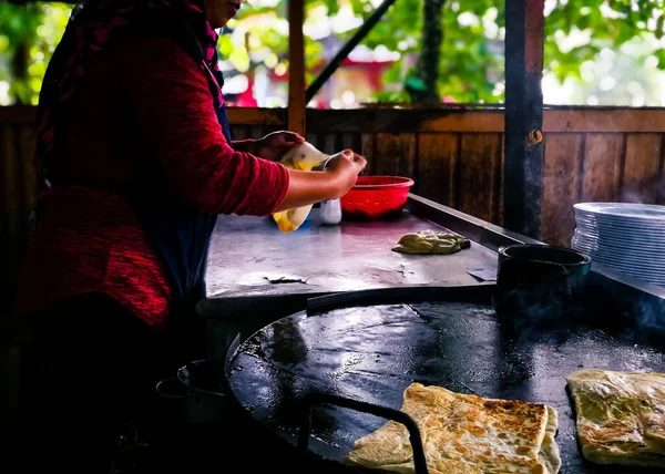 Roti Making Roti Battez Farine Par Roti Maker Avec Huile — Photo