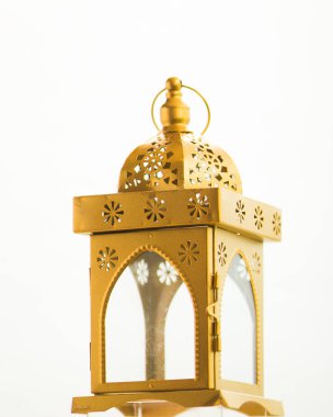 Beyaz arkaplanda güzel bir İslami lamba 