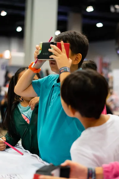 Kuala Lumpur Malajsie Září 2019 Děti Zkoušejí Vědecké Technické Vybavení — Stock fotografie