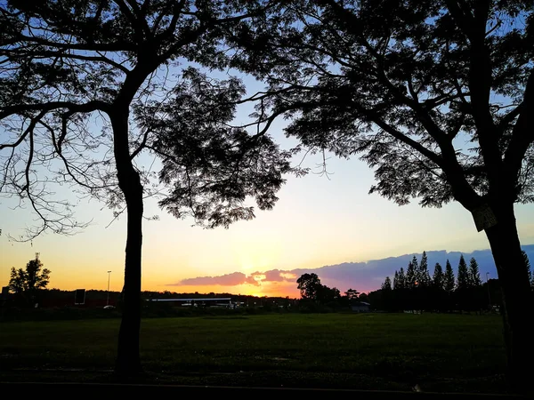 Hermoso Atardecer Sobre Lago —  Fotos de Stock