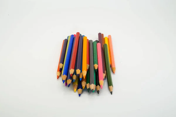 Kolor Ołówki Izolowane Białym Tle Close — Zdjęcie stockowe