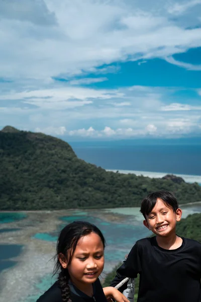 Asiático Crianças Topo Montanha Bohey Dulang Semporna Sabah — Fotografia de Stock
