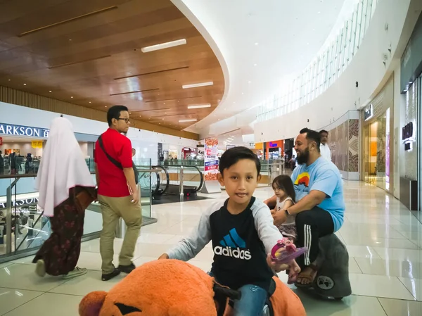 Putrajaya Malezja Sierpnia 2019 Trend Jazdy Dla Dzieci Tzw Inline — Zdjęcie stockowe