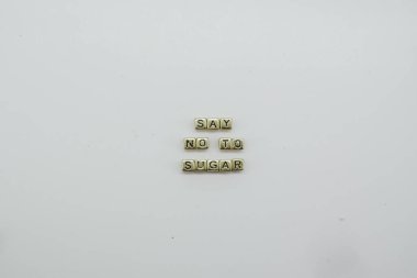 Şeker yok, şeker kötü, şekere hayır de. Diyabet kavramı, sağlığı iyileştirmek için şeker tüketiminin olmadığını öne sürüyor