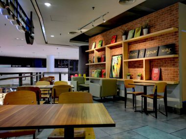 Malezya - 02 Şubat 2018: Ucuz Maliyet Terminali 'nde kalkış ve varış salonu yönetim kurulu, Kuala Lumpur Uluslararası Havalimanı