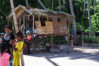 Sibuan, Malezya - 26 Kasım 2019: Sibuan Adası 'ndaki Bajau Laut köyü, Semporna, Sabah