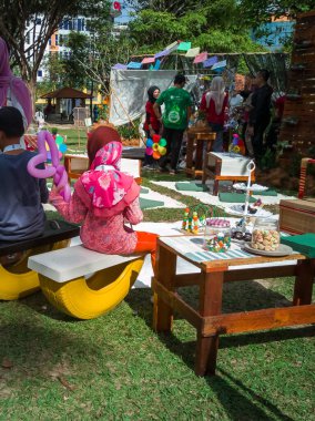 Selangor, Malezya - 8 Aralık 2019: Majlis Perbandaran Kajang tarafından takip edilecek geri dönüşümlü eşya ve fikirlerin sergilendiği olay. Çevreye önem vermek.