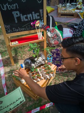 Selangor, Malezya - 8 Aralık 2019: Majlis Perbandaran Kajang tarafından takip edilecek geri dönüşümlü eşya ve fikirlerin sergilendiği olay. Çevreye önem vermek.