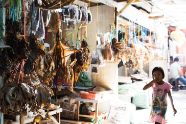 Semporna, Malezya - 28 Kasım 2019: Semporna 'daki yerel bir pazarın görüntüsü.