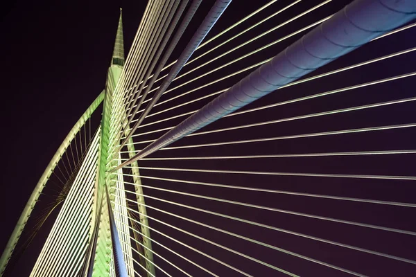 Vista Nocturna Arquitectura Moderna Del Puente Putrajaya Malasia Diferentes Colores — Foto de Stock