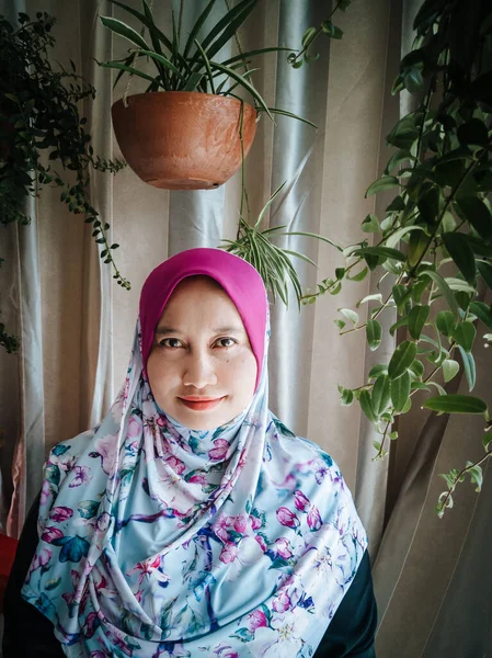 Portré Vagy Közelkép Egy Ázsiai Muszlim Anya Feleség Koncepciójáról — Stock Fotó