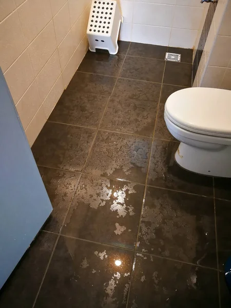 Kuala Lumpur Malaysia May 2019 Wet Floor Stain Modern Bathroom — Stock Photo, Image