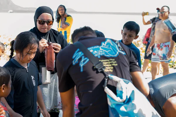 Sibuan Μαλαισία Νοεμβρίου 2019 Επισκέπτες Που Διανέμουν Σνακ Και Αγαθά — Φωτογραφία Αρχείου