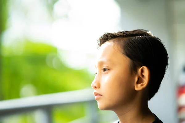 Porträtt Tonårig Asiatisk Pojke Med Känslor Bra Frisyr Och Personlighet — Stockfoto