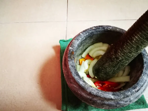 Sambal Belacan Tradicionalmente Fazer Usando Pilão Argamassa — Fotografia de Stock