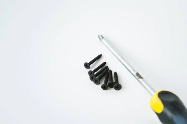Schwarze Schrauben Selbstschneidender Schrauben Gleicher Größe Isoliert Auf Weißem Hintergrund — Stockfoto