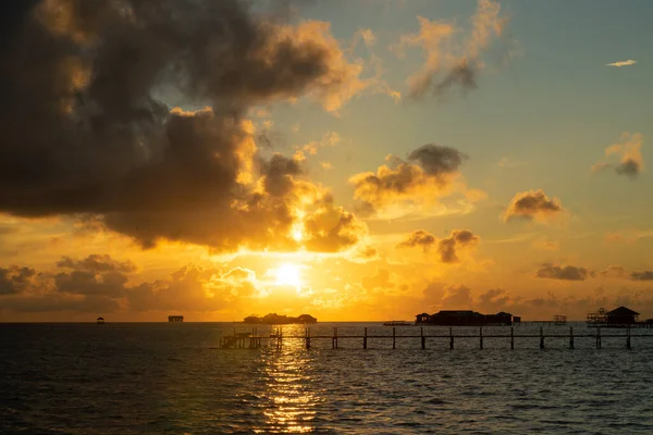 Céu Escuro Com Nuvens Mar Nascer Sol Semporna Sabah Malásia — Fotografia de Stock