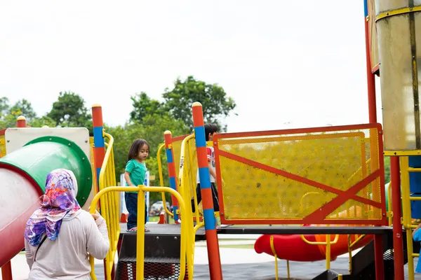 Asiática Criança Brincando Playground Colorido Parte Manhã — Fotografia de Stock