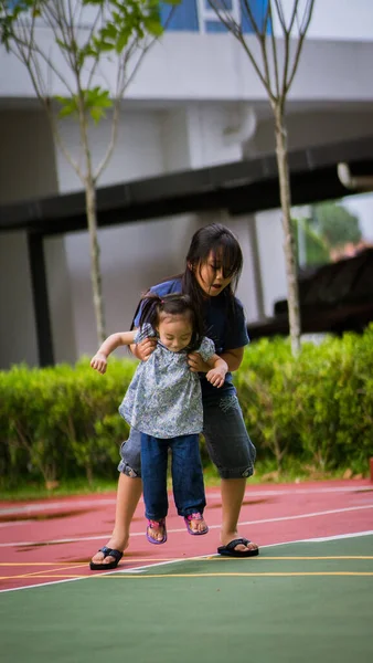 Feliz Asiático Niños Están Jugando Aire Libre Parque —  Fotos de Stock