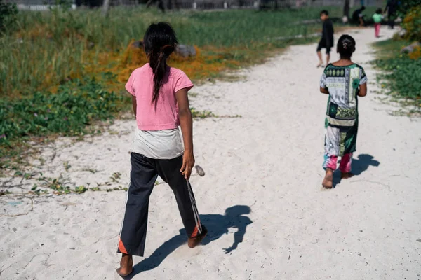 Kids Walking Sibuan Island Semporna Borneo Sabah Malaysia — Stock Photo, Image