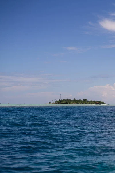 Azul Oscuro Verde Turquesa Con Pequeña Isla Semporna Borneo Sabah — Foto de Stock