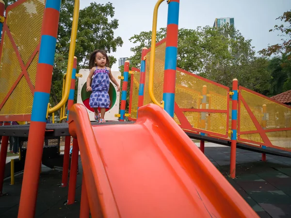 Menina Criança Brincando Slide Playground — Fotografia de Stock