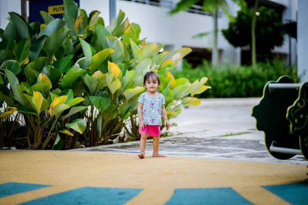 Sevimli Küçük Asyalı Yaşında Küçük Bir Kız Bebek — Stok fotoğraf