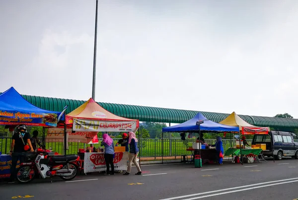 Selangor Malajzia 2018 Február Helyi Sólymok Árulnak Élelmiszereket Szélén Bandar — Stock Fotó