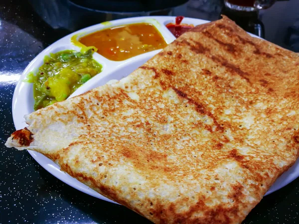 Thosai Makanan India Populer Malaysia Untuk Sarapan Disajikan Dengan Berbagai — Stok Foto