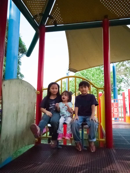 Bambini Asiatici Parco Giochi — Foto Stock