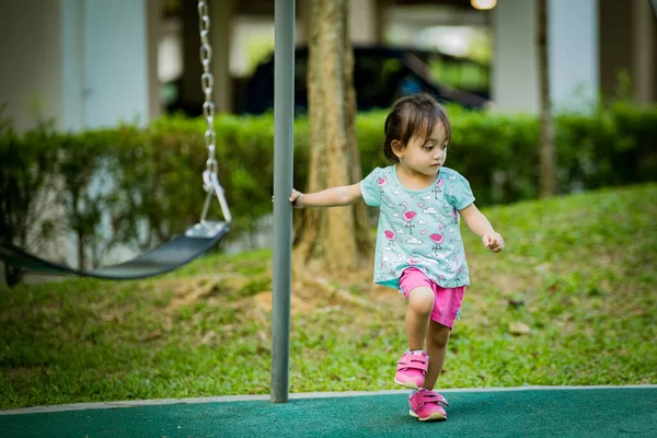 Niños Asiáticos Patio Jugar Disfrutar Feliz Emocionante Concepto —  Fotos de Stock