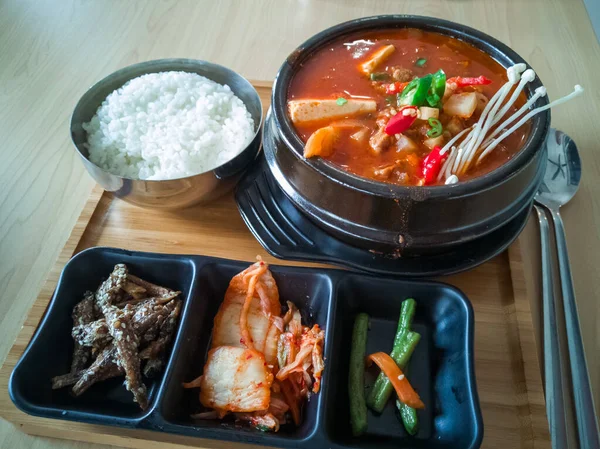 Köstliches Koreanisches Essen Auf Dem Tisch — Stockfoto