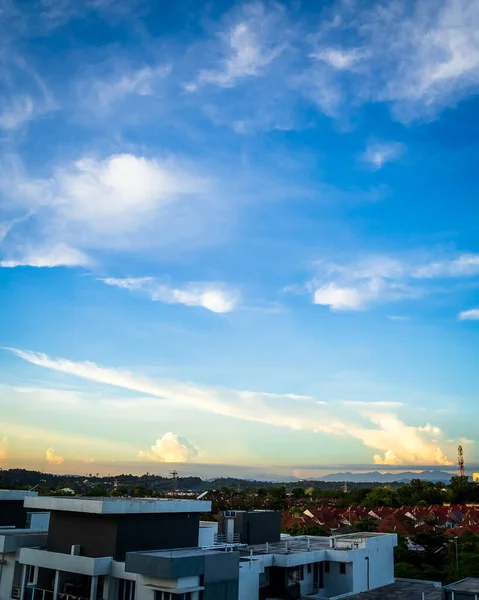 Bandar Seri Putra, Selangor, Malezya yakınlarında güzel bir gökyüzü.