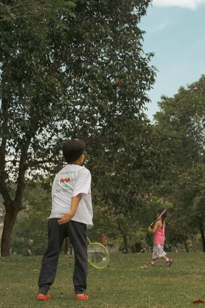 Bangi Malaysia Oct 2021 Young Asian Children Playing Badminton Park — Stock Photo, Image