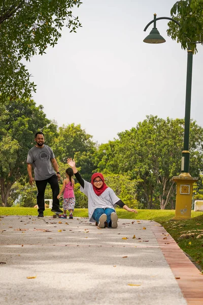 Bangi Malesia Ottobre 2021 Bambini Che Cavalcano Skateboard Scooter Nel — Foto Stock